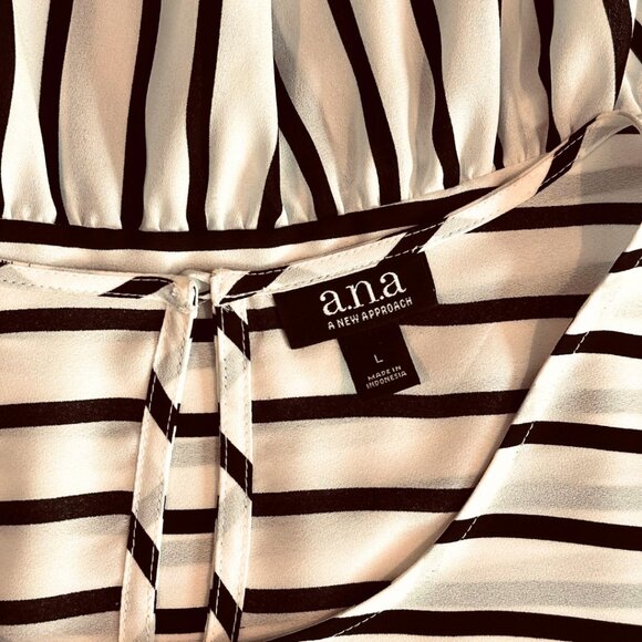 Chic Striped Ruffle Hem Blouse | Long Sleeve Flowy Top | Size Large - Picture 6 of 10